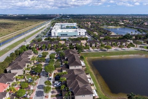 Touwnhouse à vendre à Miami, Floride: 3 chambres, 165.74 m2 № 1986349 - photo 30