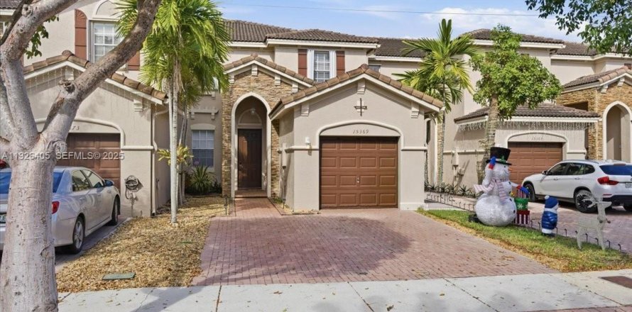 Таунхаус в Майами, Флорида 3 спальни, 165.74м2 № 1986349