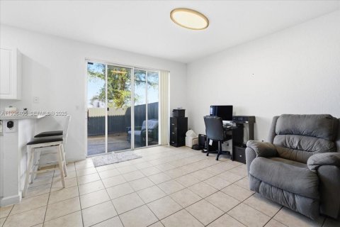 Touwnhouse à vendre à Miami, Floride: 3 chambres, 165.74 m2 № 1986349 - photo 17
