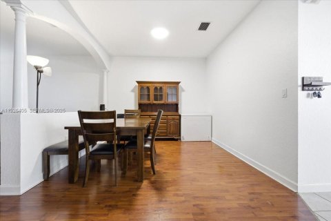 Touwnhouse à vendre à Miami, Floride: 3 chambres, 165.74 m2 № 1986349 - photo 24