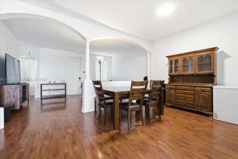 Touwnhouse à vendre à Miami, Floride: 3 chambres, 165.74 m2 № 1986349 - photo 23