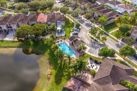 Touwnhouse à vendre à Miami, Floride: 3 chambres, 165.74 m2 № 1986349 - photo 27