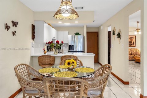 House in Miami, Florida 4 bedrooms, 177.35 sq.m. № 1781579 - photo 29