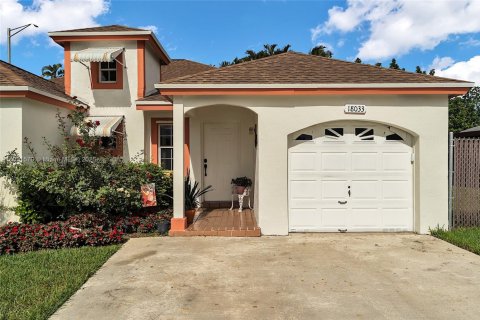House in Miami, Florida 4 bedrooms, 177.35 sq.m. № 1781579 - photo 13