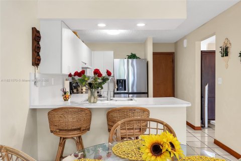 House in Miami, Florida 4 bedrooms, 177.35 sq.m. № 1781579 - photo 30