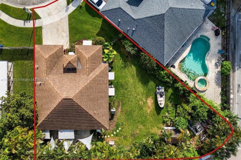 House in Miami, Florida 4 bedrooms, 177.35 sq.m. № 1781579 - photo 5