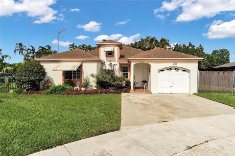 House in Miami, Florida 4 bedrooms, 177.35 sq.m. № 1781579 - photo 11
