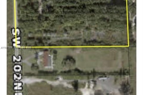 Commercial property in Miami, Florida № 2152726