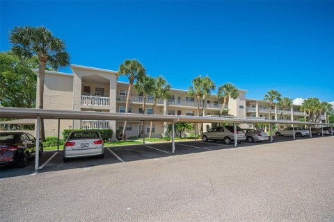 Condo in Dunedin, Florida, 2 bedrooms № 2211739