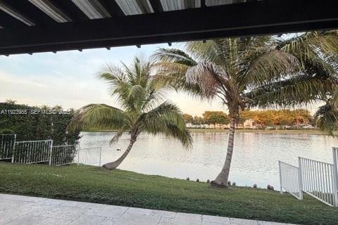 Casa en venta en Doral, Florida, 3 dormitorios, 182.83 m2 № 1982203 - foto 23