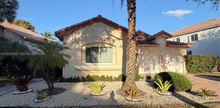 Casa en Doral, Florida 3 dormitorios, 182.83 m2 № 1982203