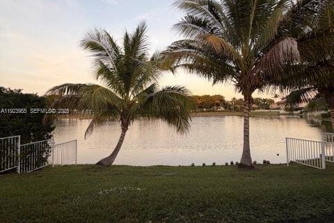 Casa en venta en Doral, Florida, 3 dormitorios, 182.83 m2 № 1982203 - foto 30