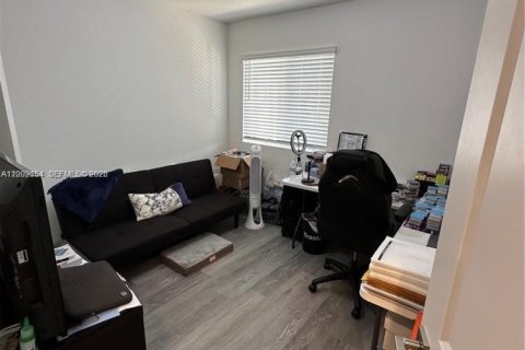 Townhouse in Homestead, Florida 3 bedrooms, 120.96 sq.m. № 2067691 - photo 19