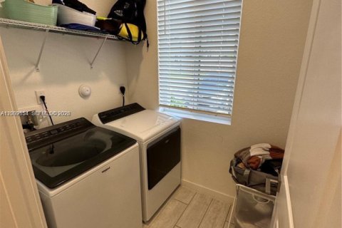 Townhouse in Homestead, Florida 3 bedrooms, 120.96 sq.m. № 2067691 - photo 13