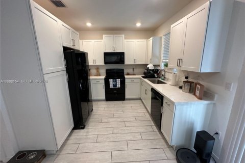 Townhouse in Homestead, Florida 3 bedrooms, 120.96 sq.m. № 2067691 - photo 7