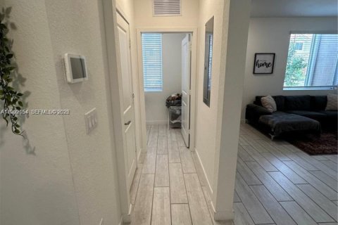 Townhouse in Homestead, Florida 3 bedrooms, 120.96 sq.m. № 2067691 - photo 10