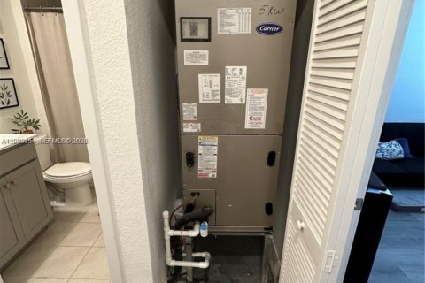 Townhouse in Homestead, Florida 3 bedrooms, 120.96 sq.m. № 2067691 - photo 16