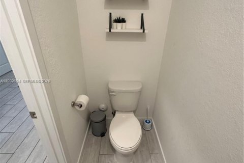 Townhouse in Homestead, Florida 3 bedrooms, 120.96 sq.m. № 2067691 - photo 11