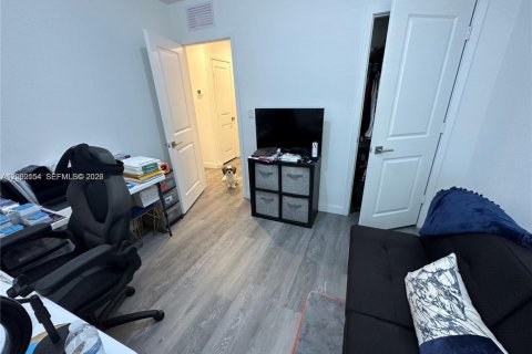 Townhouse in Homestead, Florida 3 bedrooms, 120.96 sq.m. № 2067691 - photo 20