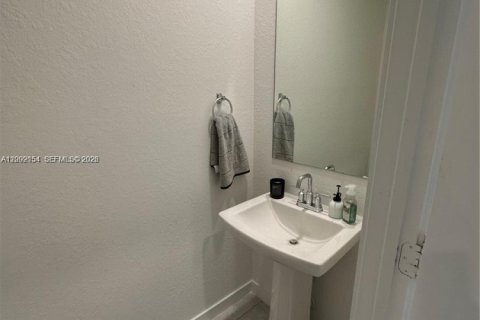 Townhouse in Homestead, Florida 3 bedrooms, 120.96 sq.m. № 2067691 - photo 12