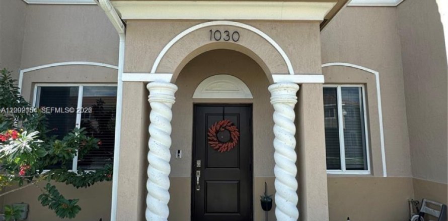 Townhouse in Homestead, Florida 3 bedrooms, 120.96 sq.m. № 2067691