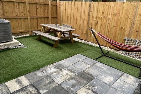 Townhouse in Homestead, Florida 3 bedrooms, 120.96 sq.m. № 2067691 - photo 24