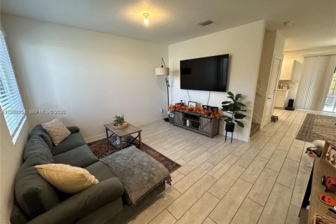 Townhouse in Homestead, Florida 3 bedrooms, 120.96 sq.m. № 2067691 - photo 4