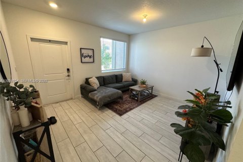 Townhouse in Homestead, Florida 3 bedrooms, 120.96 sq.m. № 2067691 - photo 3