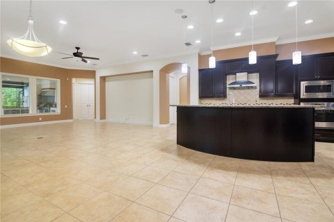 House in Lakeland, Florida 5 bedrooms, 407.75 sq.m. № 1919231 - photo 6
