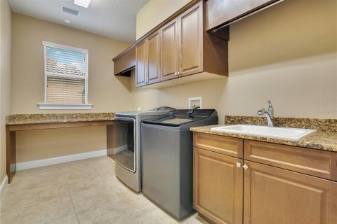 House in Lakeland, Florida 5 bedrooms, 407.75 sq.m. № 1919231 - photo 29