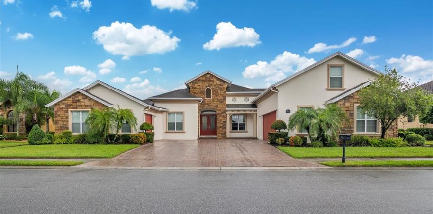 House in Lakeland, Florida 5 bedrooms, 407.75 sq.m. № 1919231