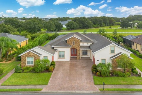 House in Lakeland, Florida 5 bedrooms, 407.75 sq.m. № 1919231 - photo 2