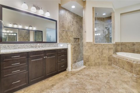 House in Lakeland, Florida 5 bedrooms, 407.75 sq.m. № 1919231 - photo 16
