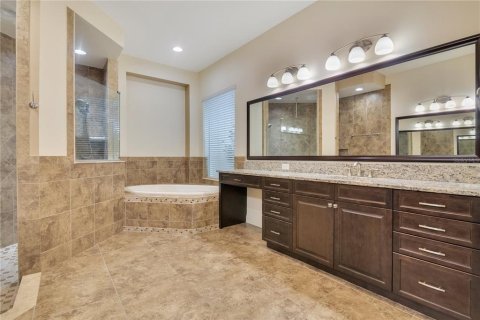 House in Lakeland, Florida 5 bedrooms, 407.75 sq.m. № 1919231 - photo 17
