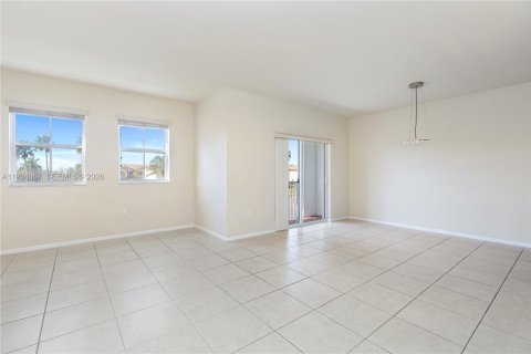Condo in Doral, Florida, 2 bedrooms  № 1996071 - photo 3