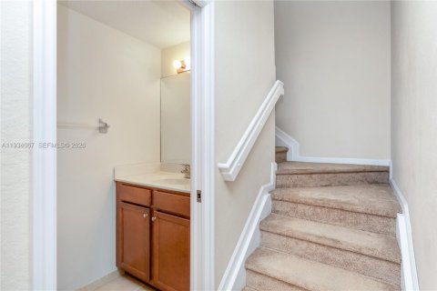 Condo in Doral, Florida, 2 bedrooms  № 1996071 - photo 19