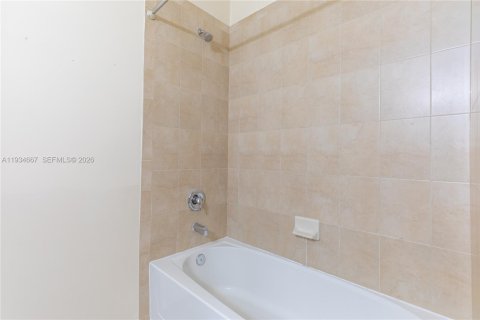 Condo in Doral, Florida, 2 bedrooms  № 1996071 - photo 26