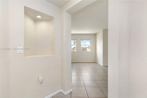 Condo in Doral, Florida, 2 bedrooms  № 1996071 - photo 20
