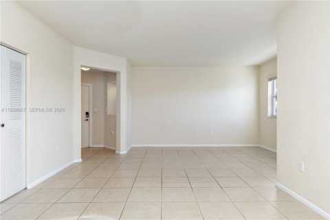 Condo in Doral, Florida, 2 bedrooms  № 1996071 - photo 17