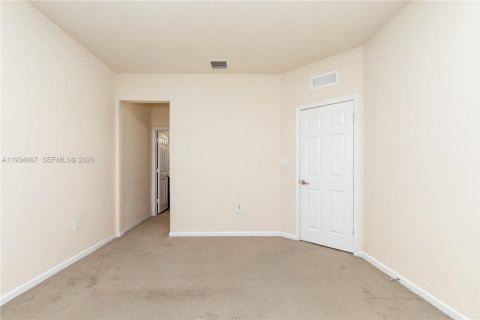 Condo in Doral, Florida, 2 bedrooms  № 1996071 - photo 28