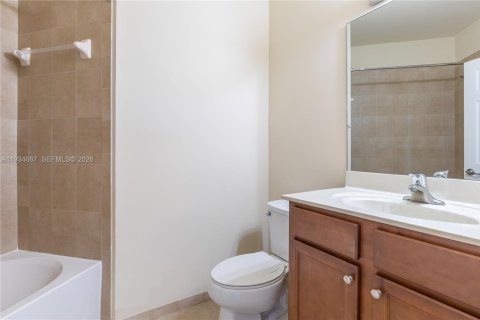 Condo in Doral, Florida, 2 bedrooms  № 1996071 - photo 24