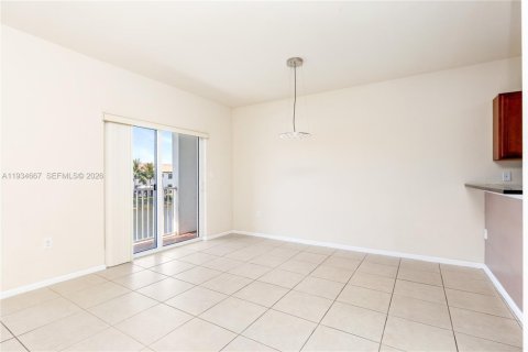 Condo in Doral, Florida, 2 bedrooms  № 1996071 - photo 15