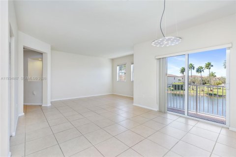 Condo in Doral, Florida, 2 bedrooms  № 1996071
