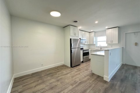 Apartment in Hollywood, Florida 1 bedroom № 1975079 - photo 2