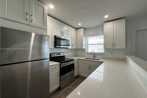 Apartment in Hollywood, Florida 1 bedroom № 1975079 - photo 4