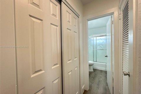 Apartment in Hollywood, Florida 1 bedroom № 1975079 - photo 9