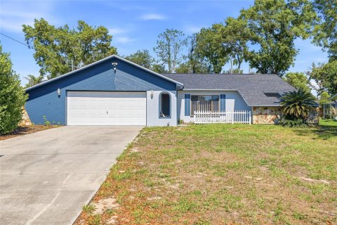 House in Spring Hill, Florida 3 bedrooms, 120.4 sq.m. № 2106795 - photo 2