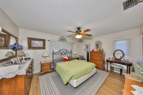 House in Sun City Center, Florida 4 bedrooms, 156.45 sq.m. № 1582429 - photo 18