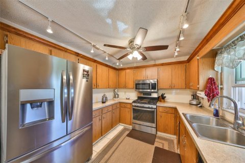 House in Sun City Center, Florida 4 bedrooms, 156.45 sq.m. № 1582429 - photo 9