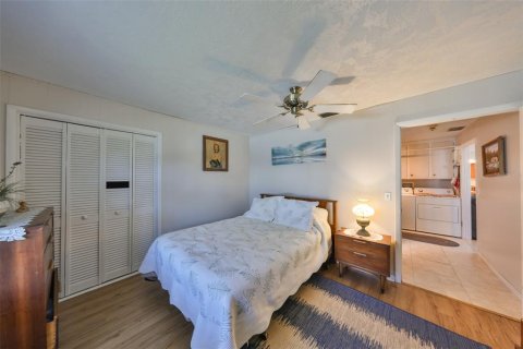 House in Sun City Center, Florida 4 bedrooms, 156.45 sq.m. № 1582429 - photo 23